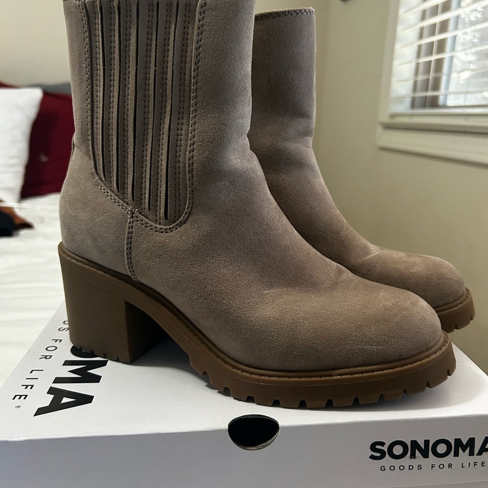 Sonoma Tan Heeled Boots with Elastic Panels